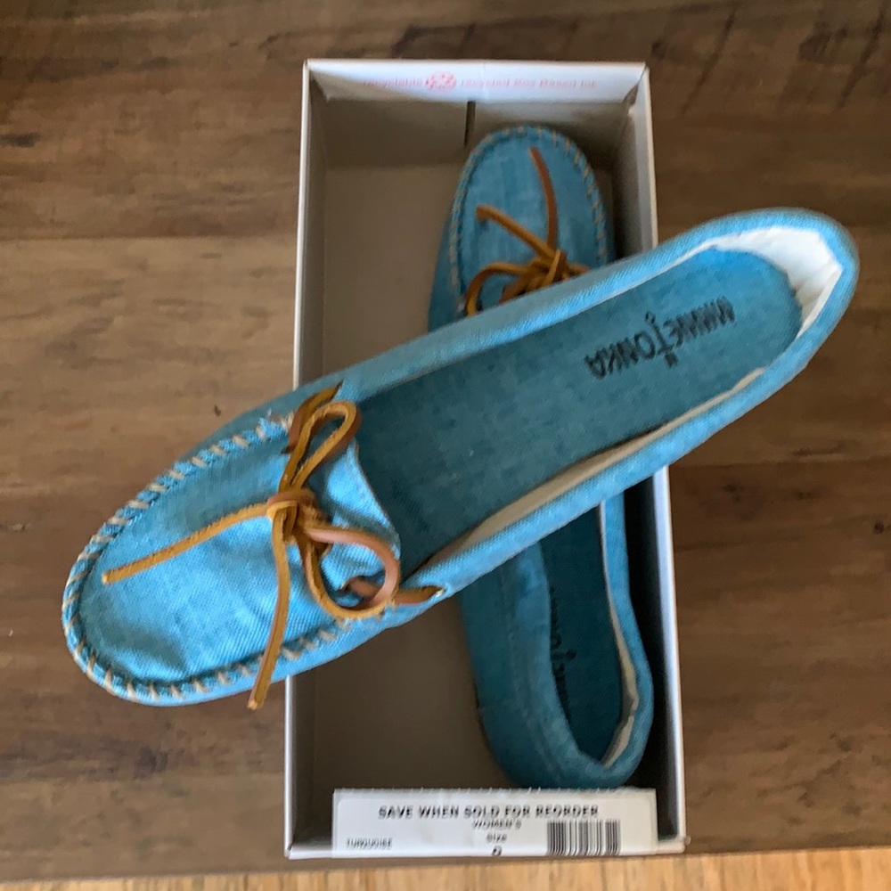 Minnetonka Size 9 Canvas Moccasin- Turquoise